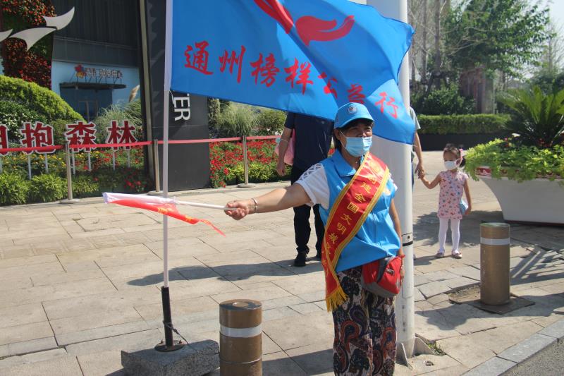 <strong>让我和你操下逼</strong>